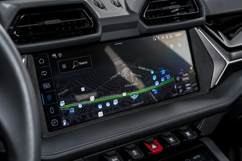 2025 Lamborghini Urus SE - Image 26 of 31