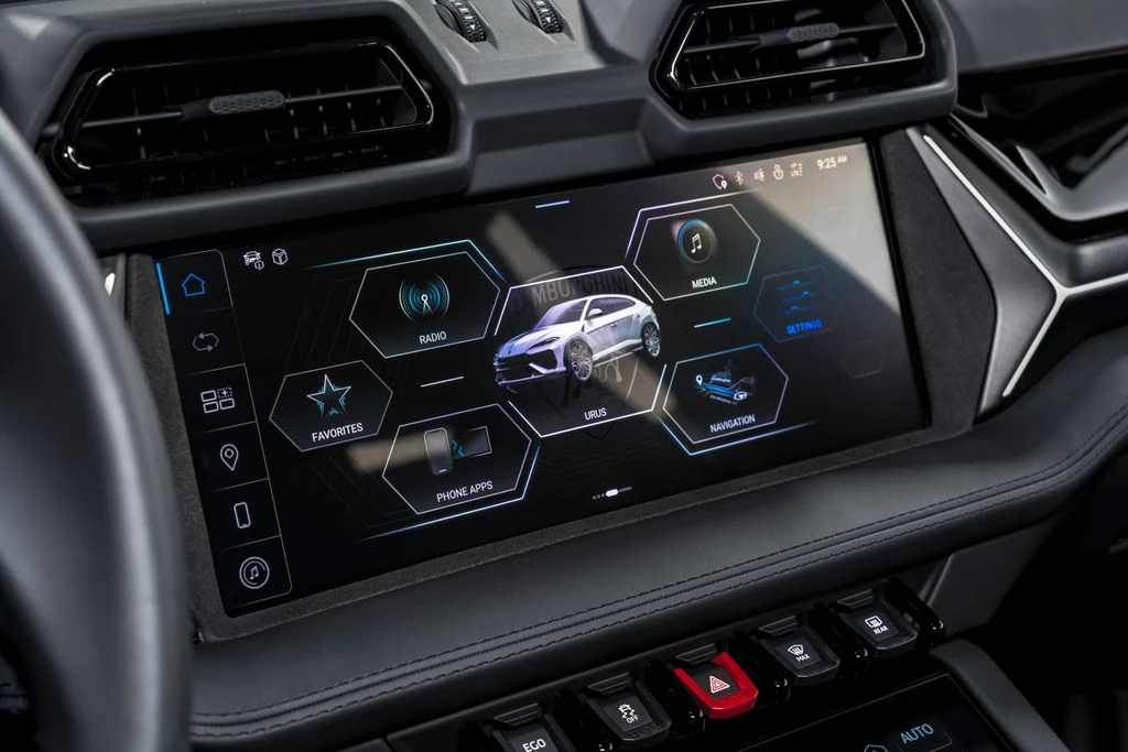 2025 Lamborghini Urus SE - Image 25 of 31