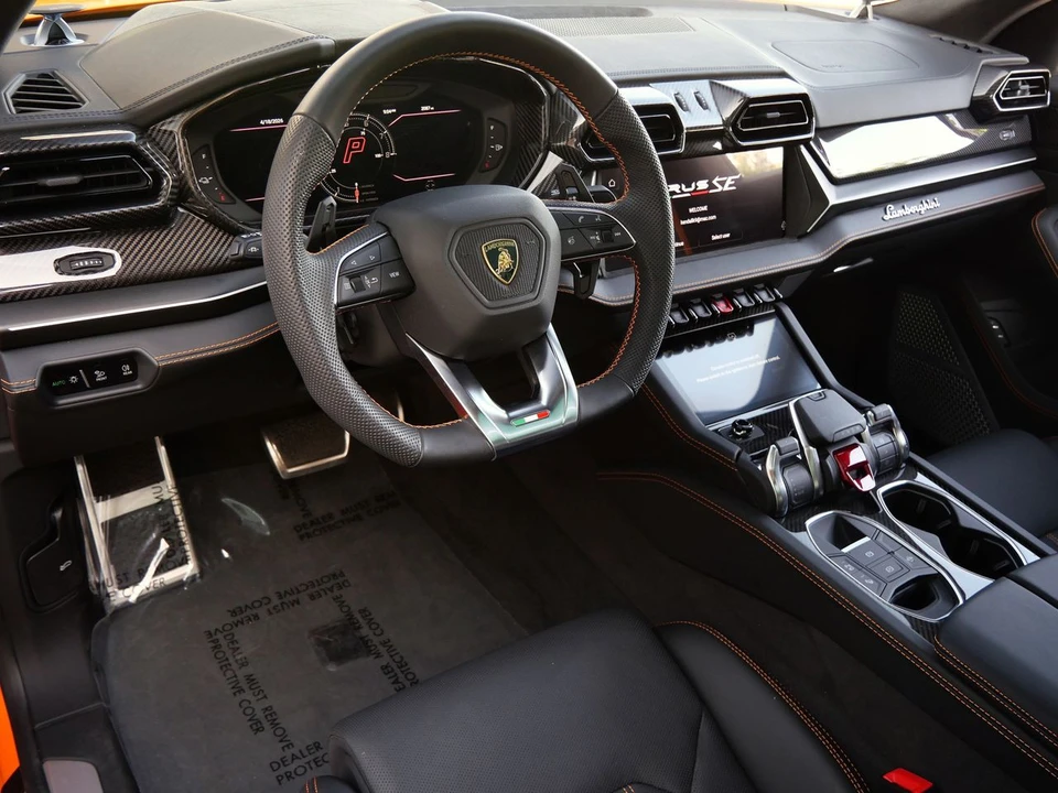 2025 Lamborghini Urus SE - Image 15 of 29