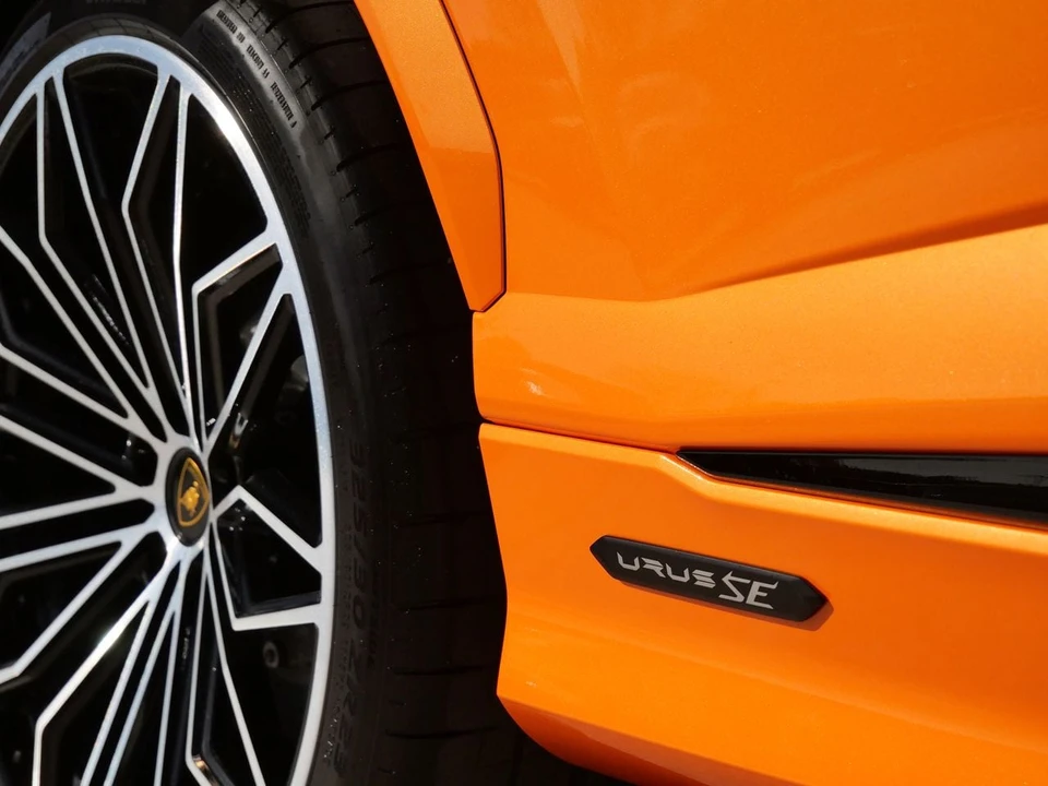 2025 Lamborghini Urus SE - Image 12 of 29