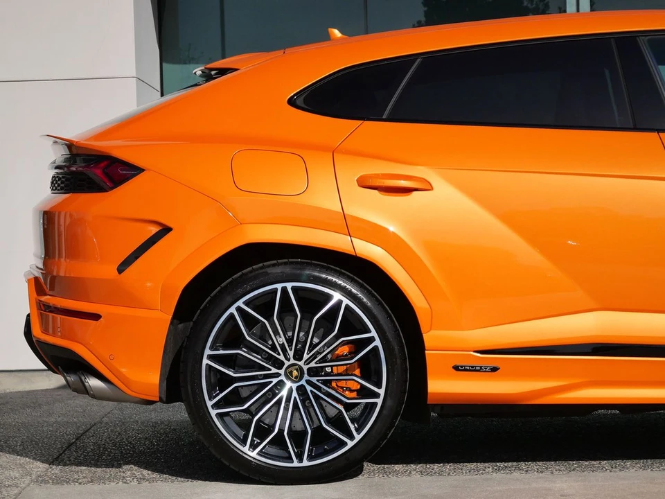 2025 Lamborghini Urus SE - Image 13 of 29