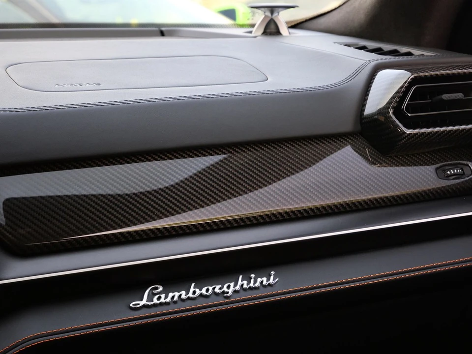 2025 Lamborghini Urus SE - Image 24 of 29