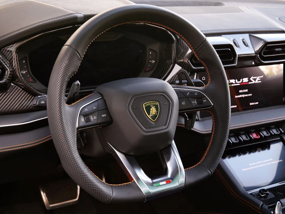 2025 Lamborghini Urus SE - Image 16 of 29