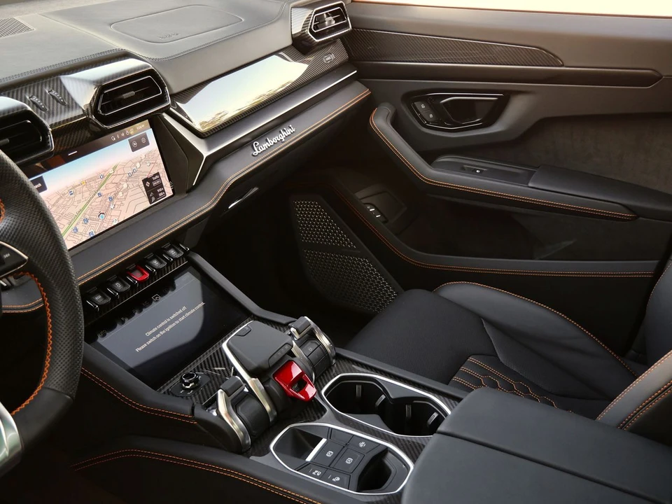 2025 Lamborghini Urus SE - Image 17 of 29