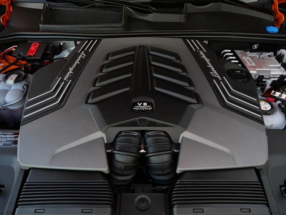 2025 Lamborghini Urus SE - Image 28 of 29