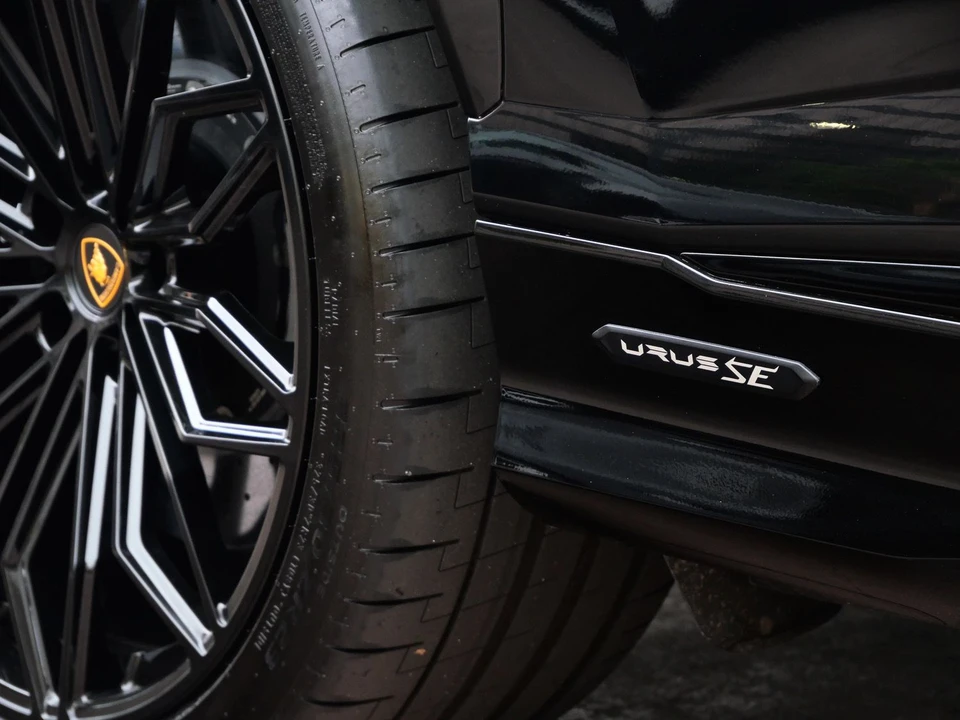 2025 Lamborghini Urus SE - Image 10 of 26