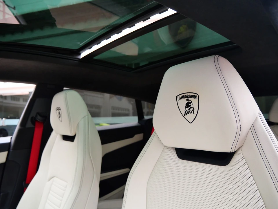 2025 Lamborghini Urus SE - Image 19 of 26
