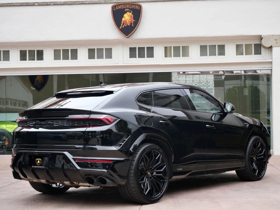 2025 Lamborghini Urus SE - Image 3 of 26