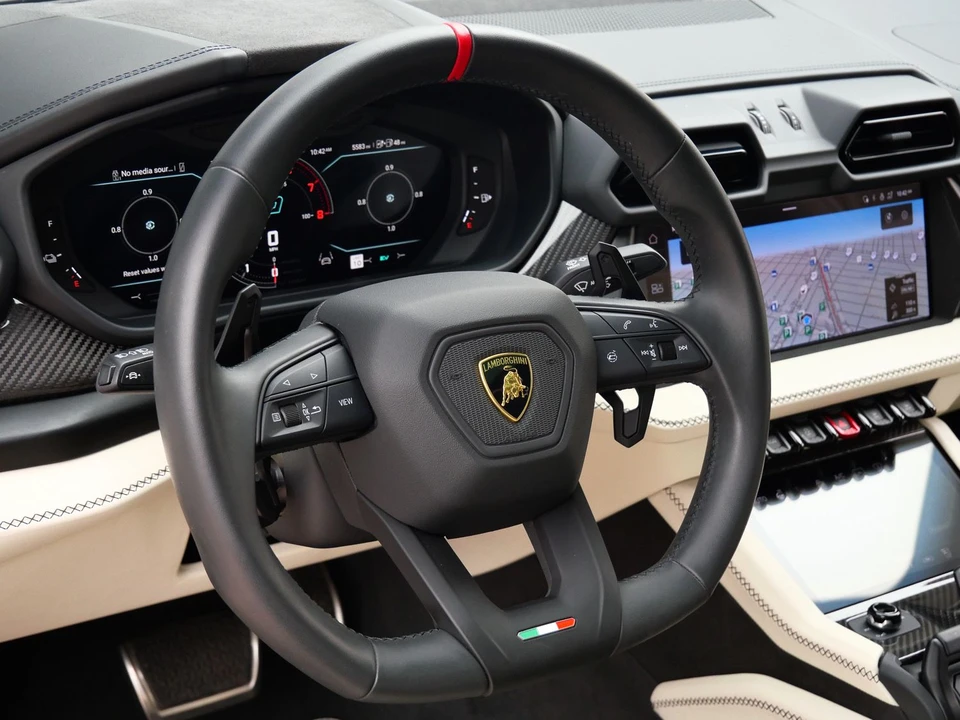 2025 Lamborghini Urus SE - Image 14 of 26
