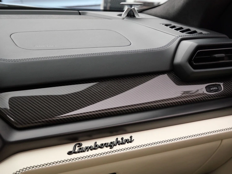 2025 Lamborghini Urus SE - Image 22 of 26