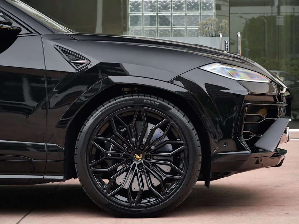 2025 Lamborghini Urus SE - Image 9 of 26