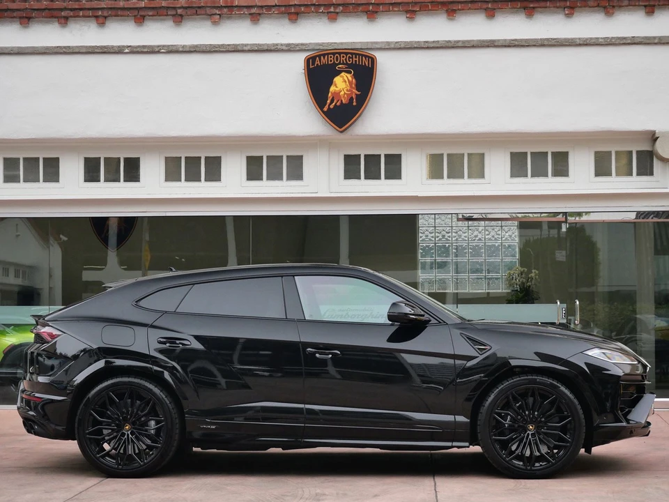 2025 Lamborghini Urus SE - Image 2 of 26
