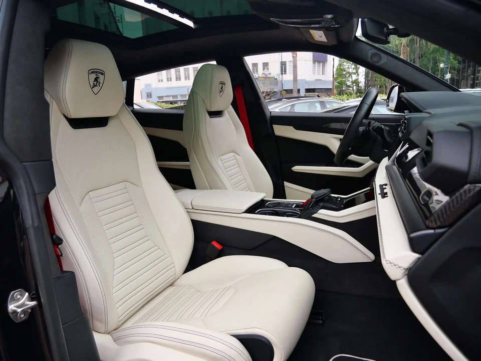 2025 Lamborghini Urus SE - Image 8 of 26