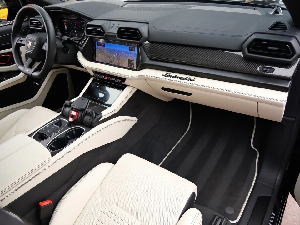 2025 Lamborghini Urus SE - Image 24 of 26
