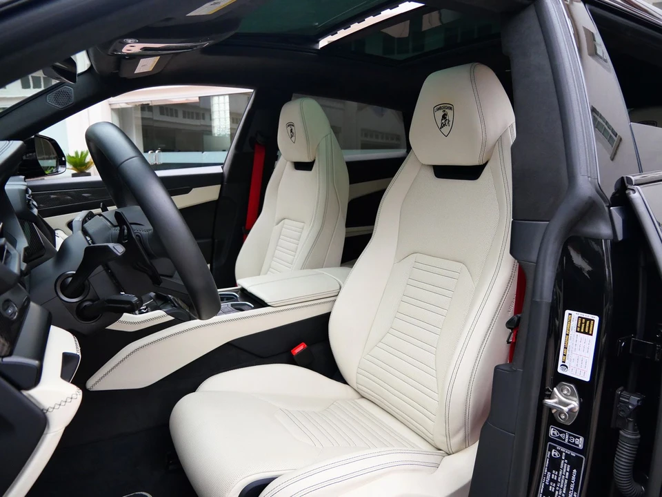 2025 Lamborghini Urus SE - Image 18 of 26