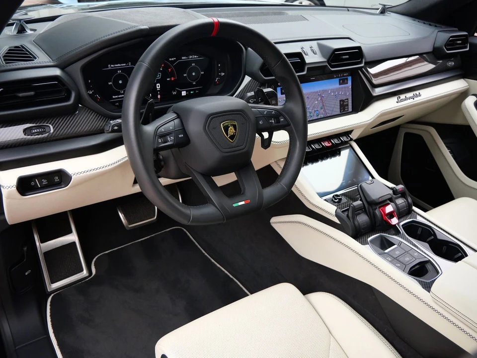 2025 Lamborghini Urus SE - Image 13 of 26