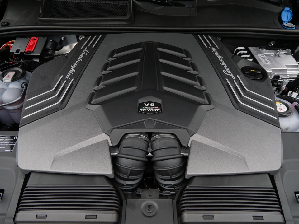 2025 Lamborghini Urus SE - Image 25 of 26