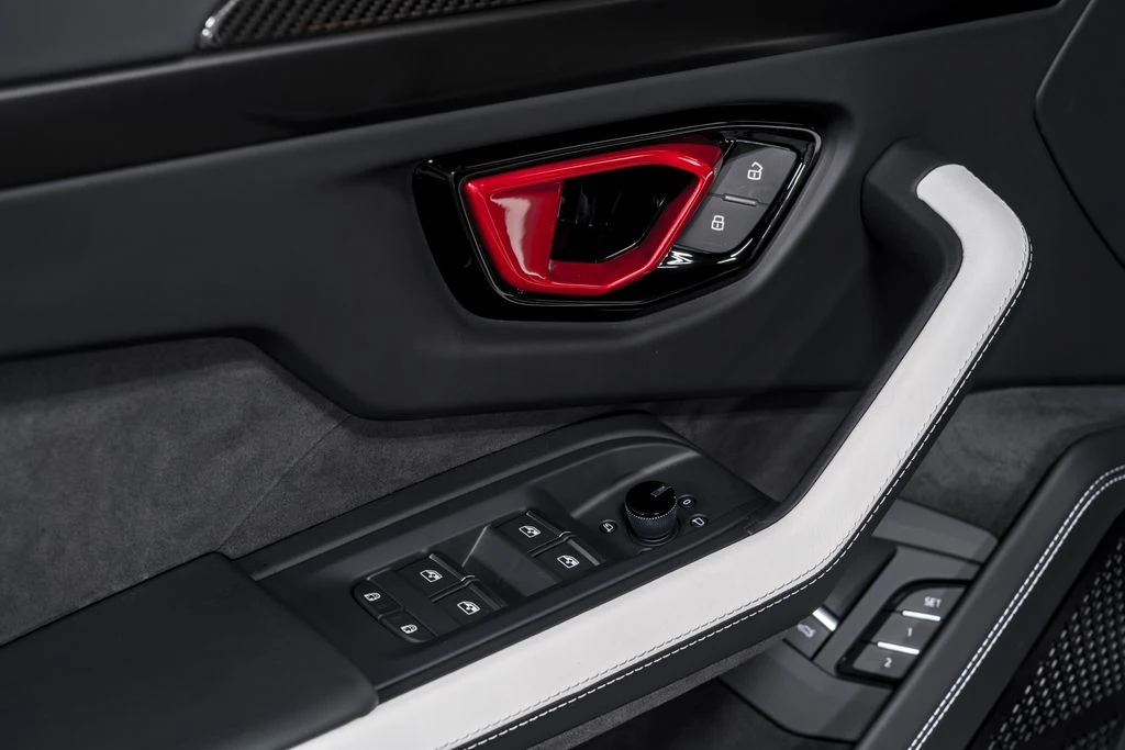 2025 Lamborghini Urus SE - Image 10 of 31