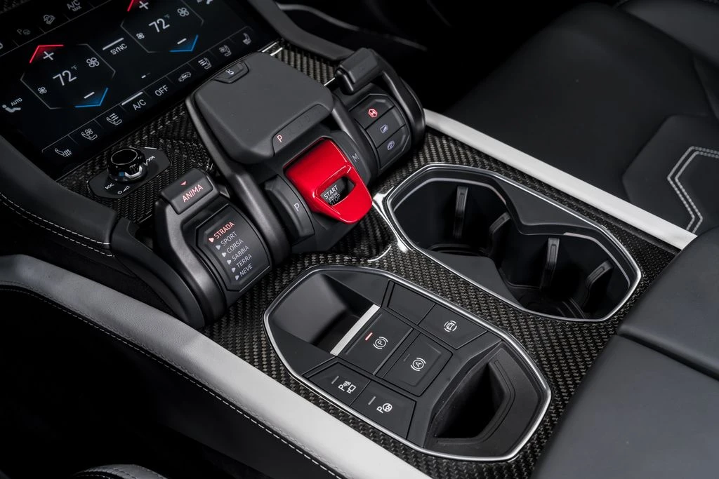 2025 Lamborghini Urus SE - Image 28 of 31