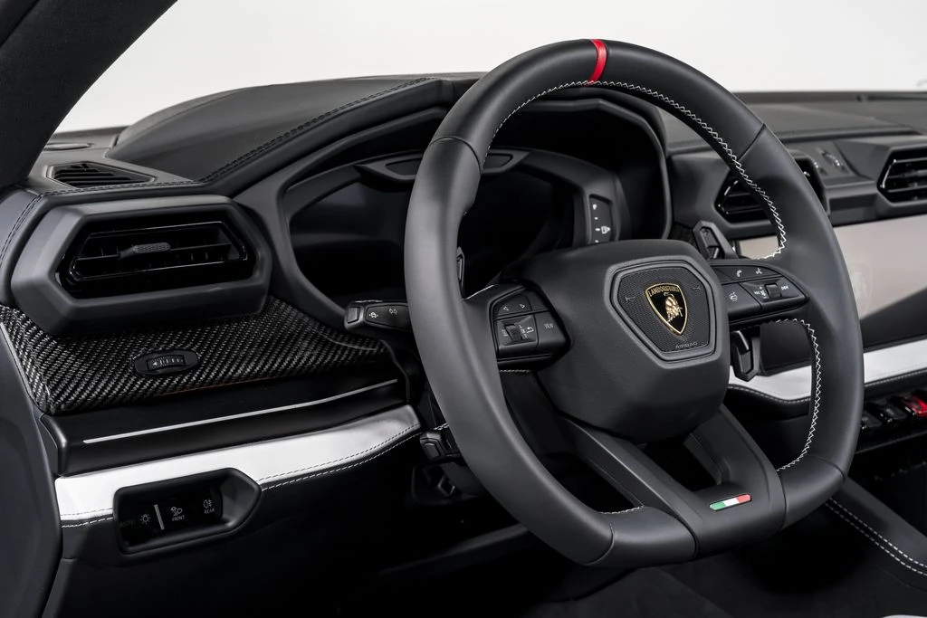 2025 Lamborghini Urus SE - Image 14 of 31