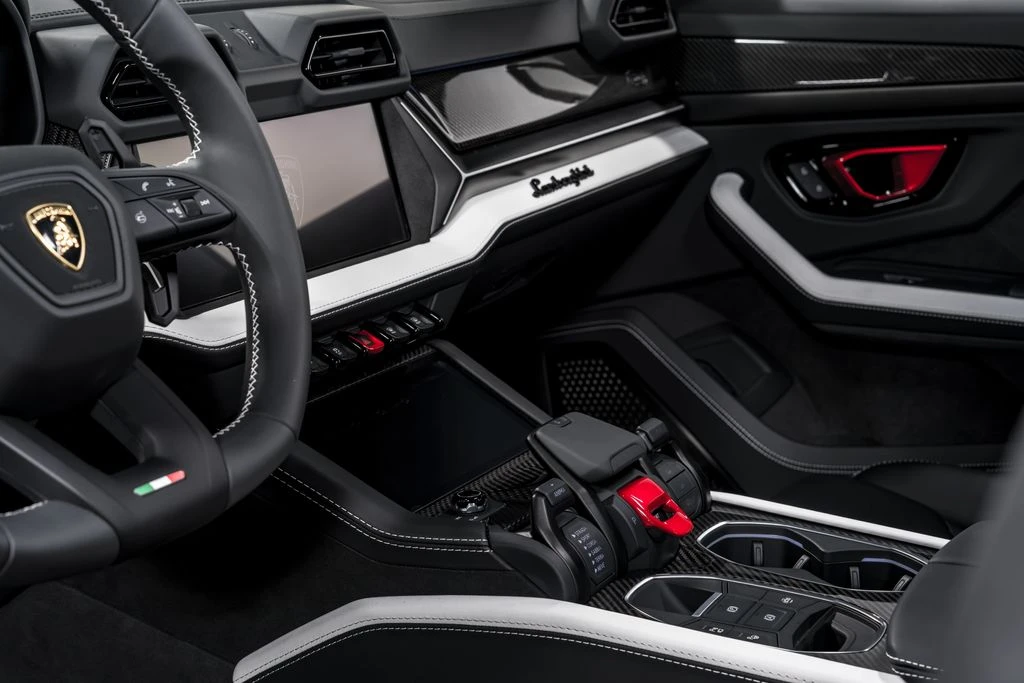 2025 Lamborghini Urus SE - Image 22 of 31
