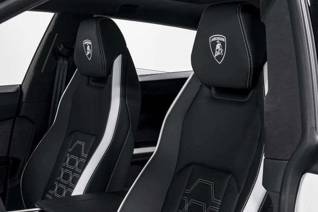 2025 Lamborghini Urus SE - Image 19 of 31