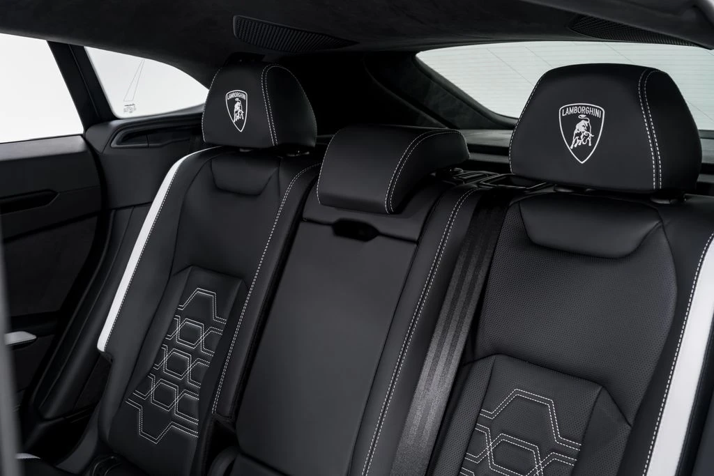 2025 Lamborghini Urus SE - Image 31 of 31
