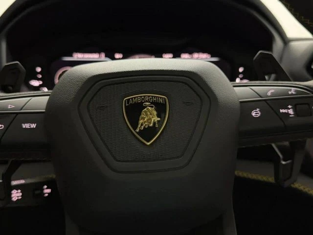 2025 Lamborghini Urus - Image 25 of 31