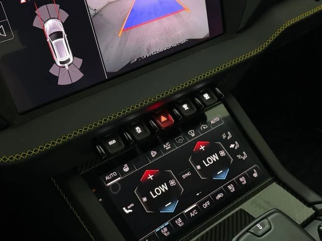 2025 Lamborghini Urus SE - Image 28 of 31