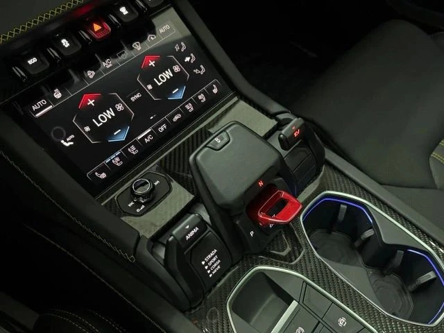 2025 Lamborghini Urus - Image 28 of 31