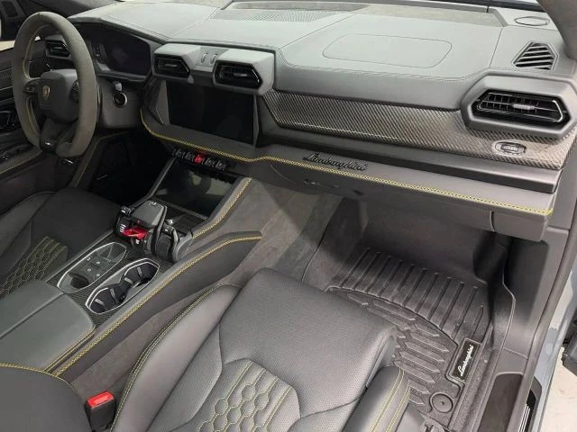 2025 Lamborghini Urus - Image 11 of 31