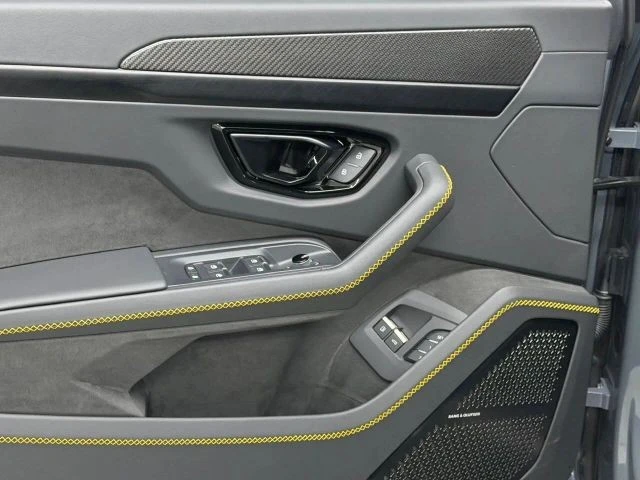 2025 Lamborghini Urus - Image 19 of 31