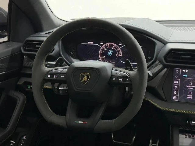 2025 Lamborghini Urus - Image 22 of 31