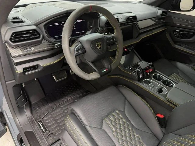 2025 Lamborghini Urus - Image 10 of 31