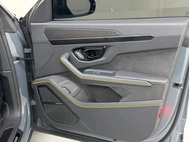 2025 Lamborghini Urus - Image 20 of 31