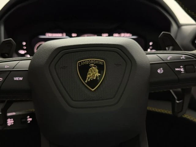 2025 Lamborghini Urus SE - Image 26 of 31
