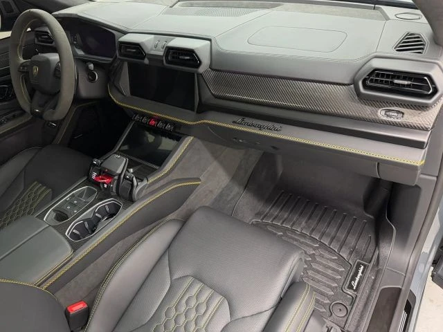 2025 Lamborghini Urus SE - Image 12 of 31