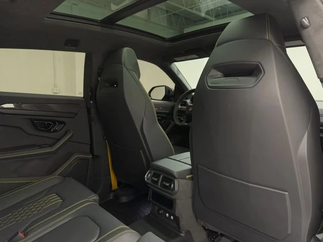 2025 Lamborghini Urus SE - Image 16 of 31
