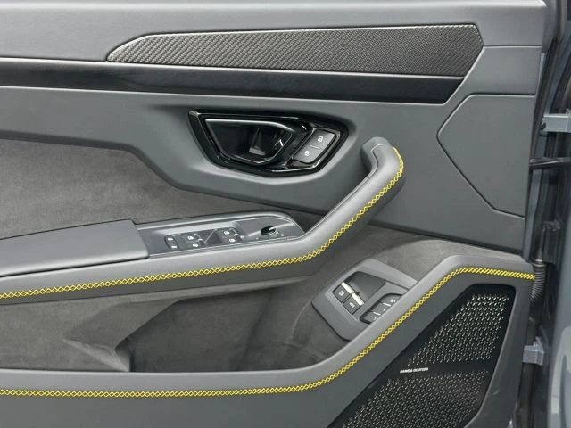 2025 Lamborghini Urus SE - Image 20 of 31