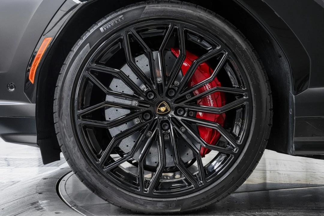 2025 Lamborghini Urus SE - Image 10 of 12