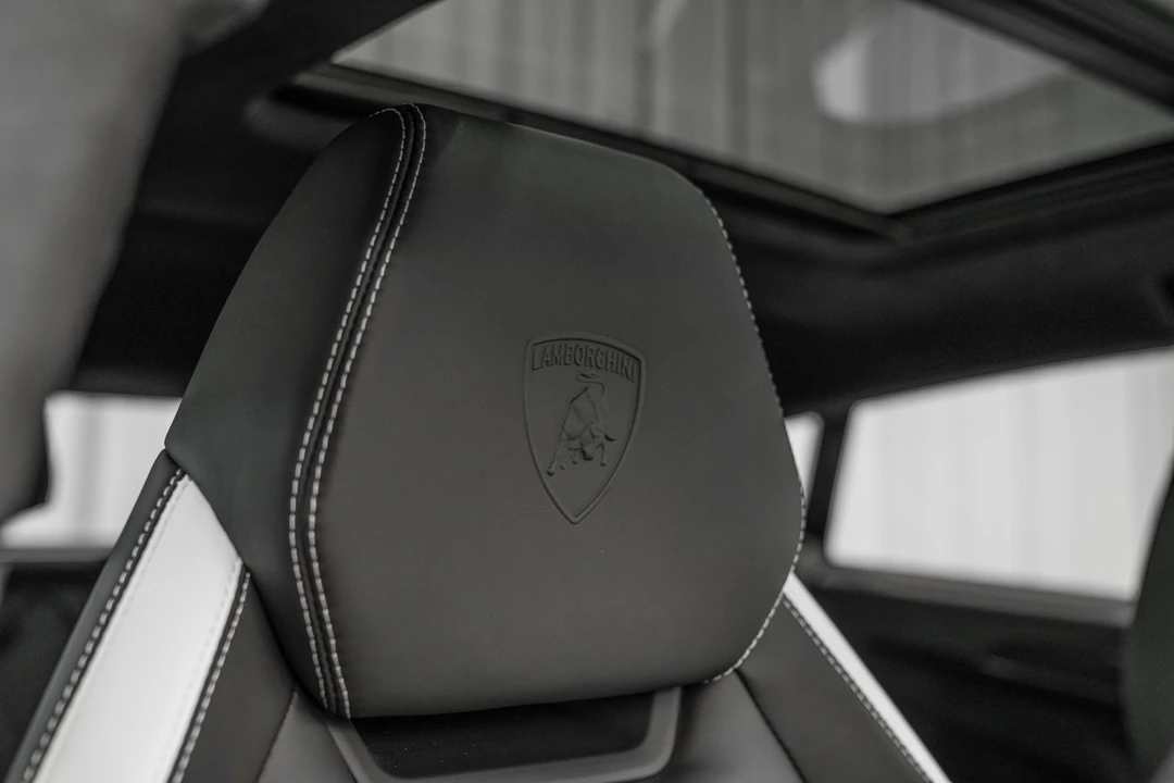 2025 Lamborghini Urus - Image 16 of 21