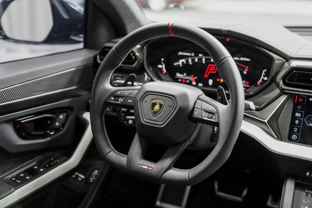 2025 Lamborghini Urus - Image 14 of 21