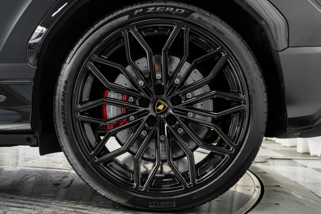 2025 Lamborghini Urus SE - Image 11 of 12