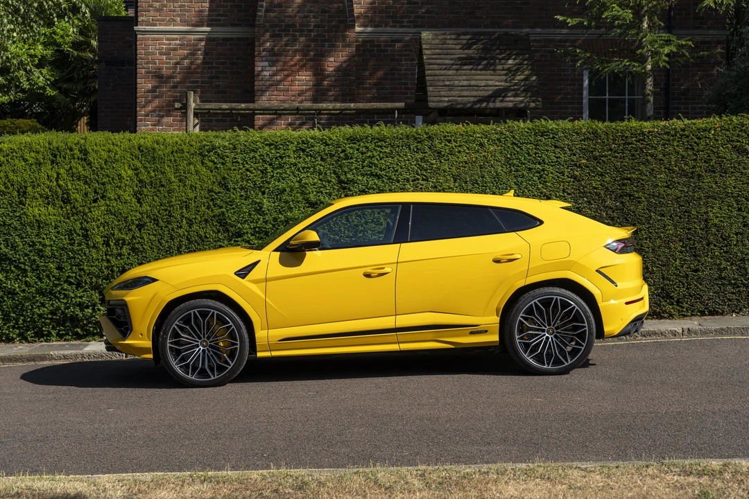 2025 Lamborghini Urus SE - Image 4 of 31