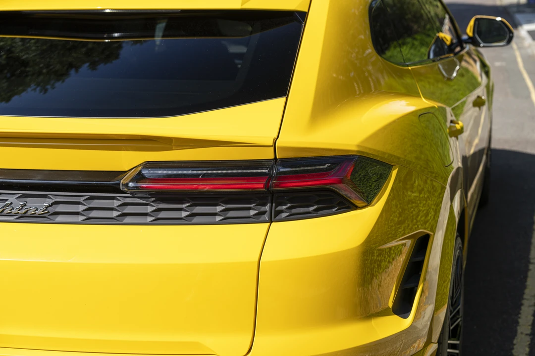 2025 Lamborghini Urus SE - Image 8 of 31