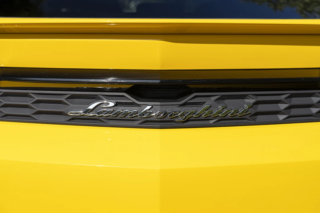 2025 Lamborghini Urus SE - Image 10 of 31