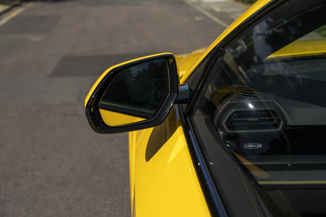 2025 Lamborghini Urus SE - Image 16 of 31