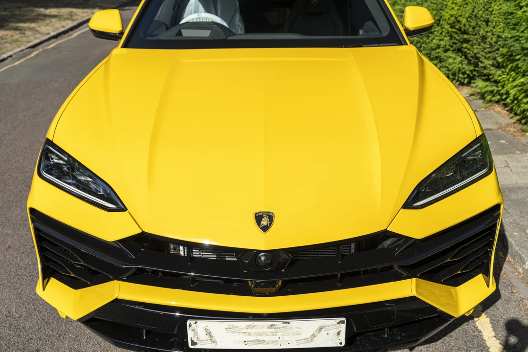 2025 Lamborghini Urus SE - Image 2 of 31