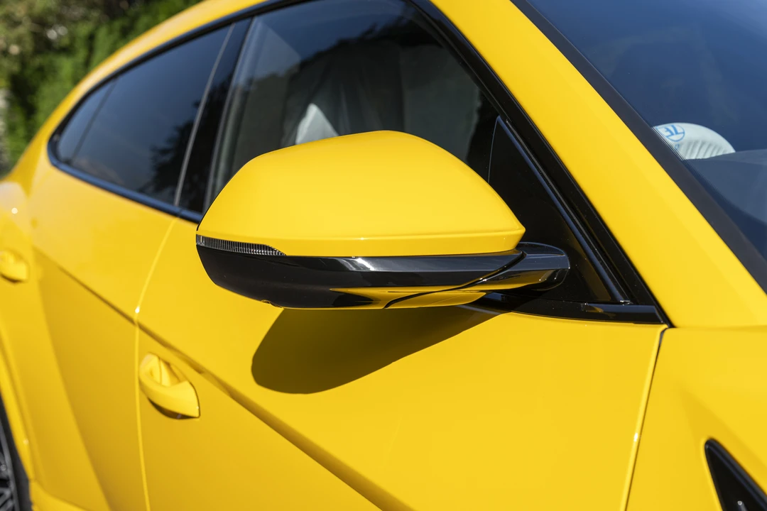 2025 Lamborghini Urus SE - Image 28 of 31