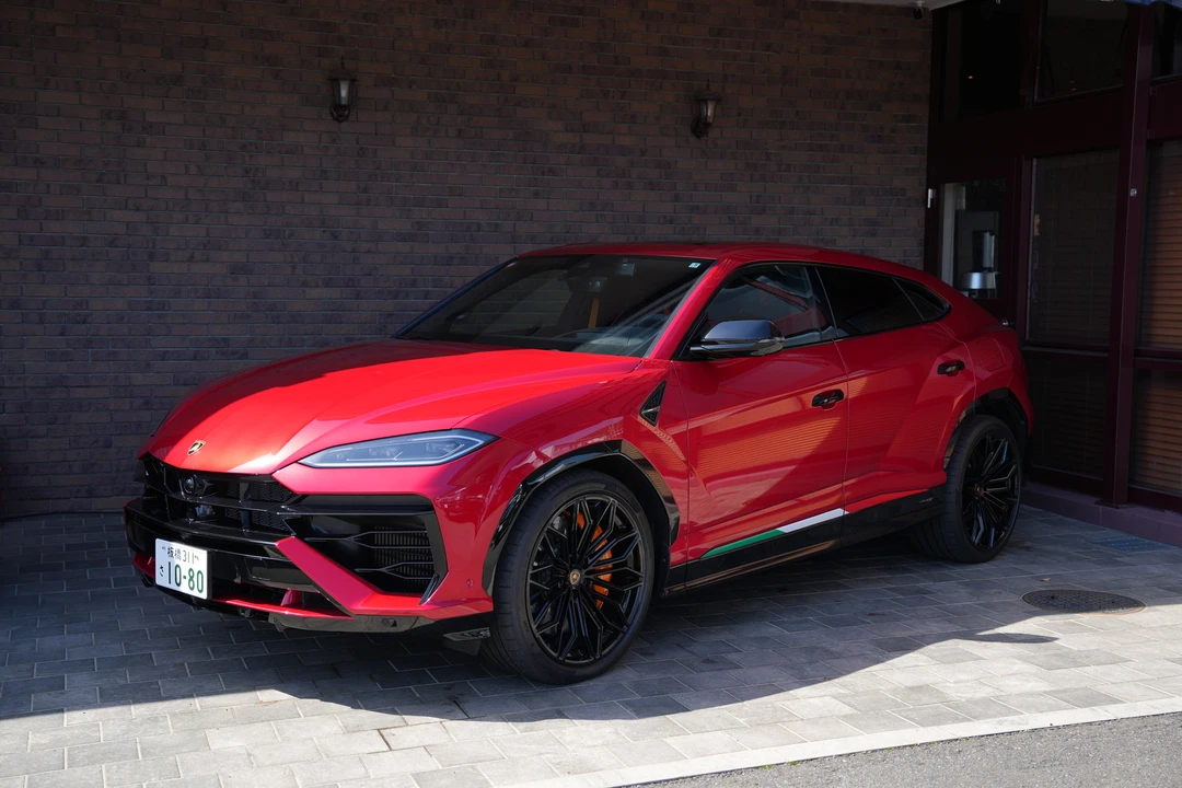 2025 Lamborghini Urus SE - Image 3 of 31